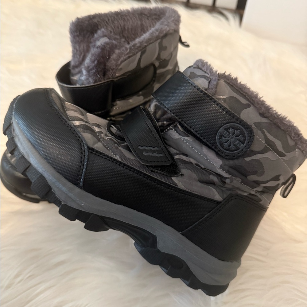 Camouflage Winter Boots with Faux Fur Lining